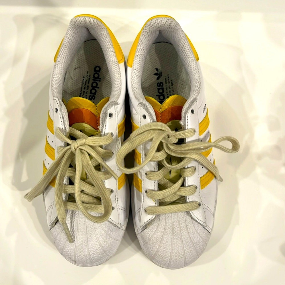 Adidas original super hazy yellow superstar sneaker